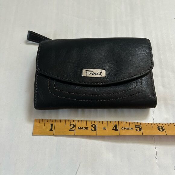 Fossil Vintage Black Leather Wallet with Silver Emblem - Picture 8 of 10